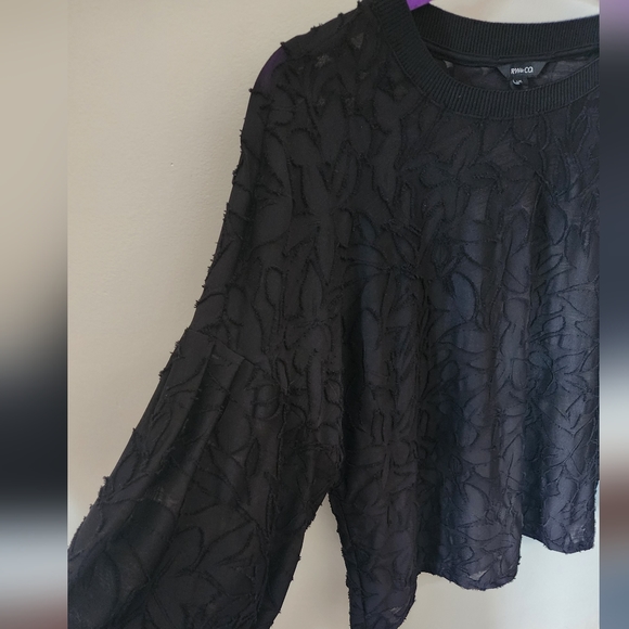 Black floral blouse size large RW&CO - Picture 2 of 3